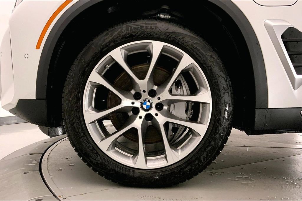 New 2026 BMW X5 xDrive50e w/ Climate Comfort Package image 9