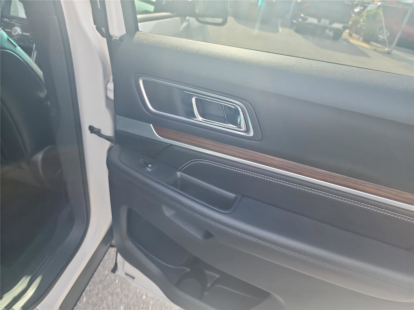 Certified 2017 Ford Explorer Limited w/ Equipment Group 301A FWD image 23