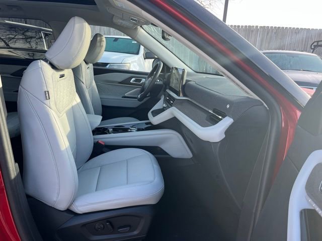 Used 2025 Ford Explorer Platinum w/ Ultimate Package image 23