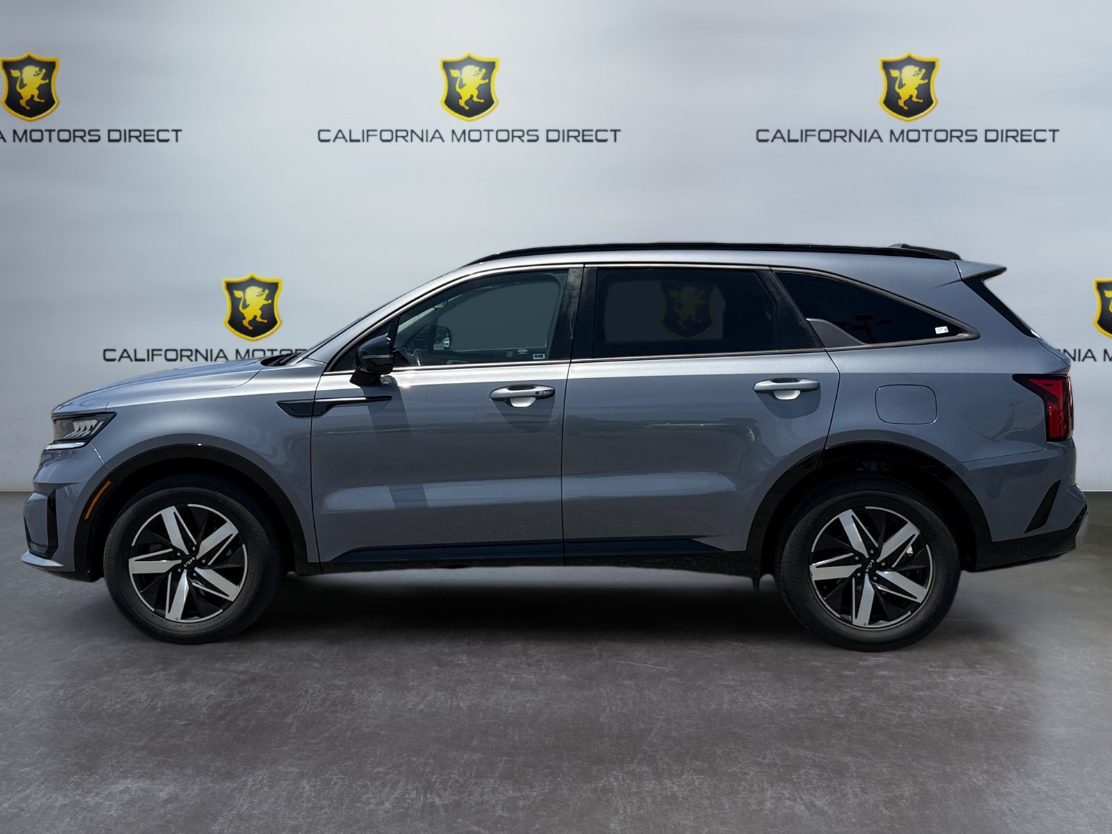 Used 2022 Kia Sorento S w/ Panoramic Sunroof Package FWD image 2