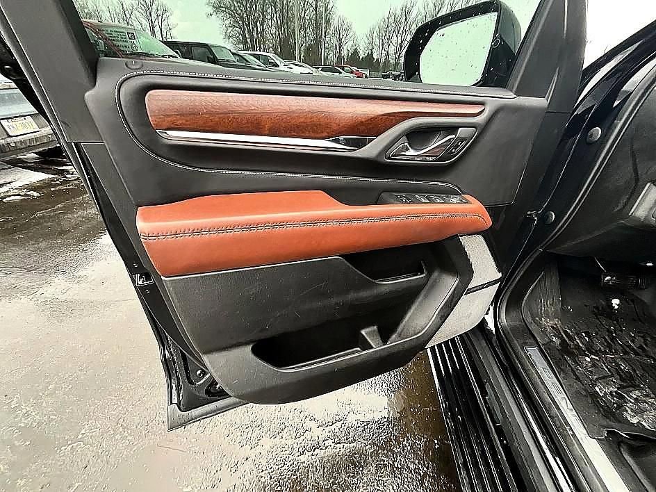 Used 2023 GMC Yukon Denali Ultimate AWD/4WD image 11