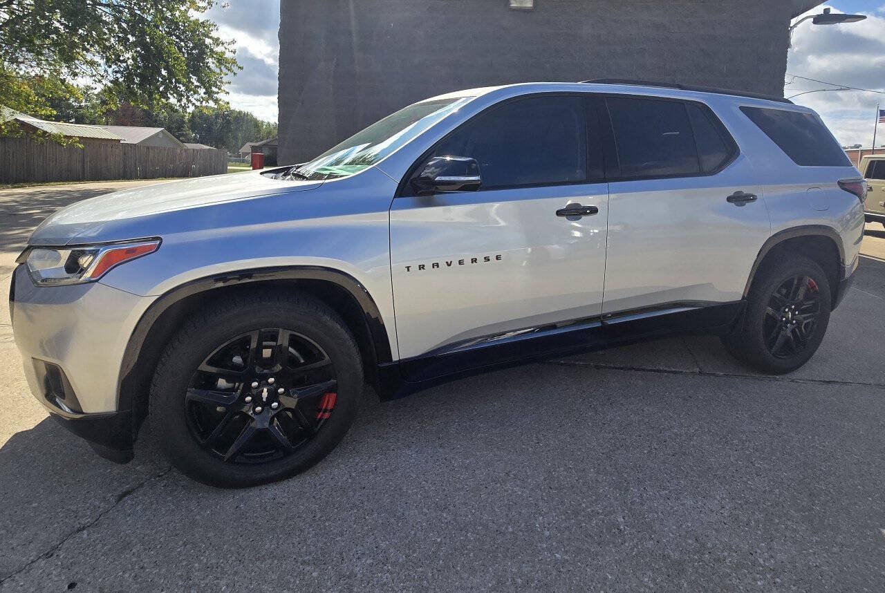 Used 2019 Chevrolet Traverse Premier w/ Redline Edition FWD image 2