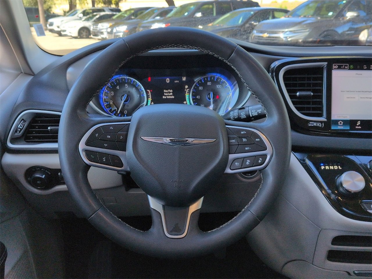 Used 2023 Chrysler Pacifica Touring-L image 10