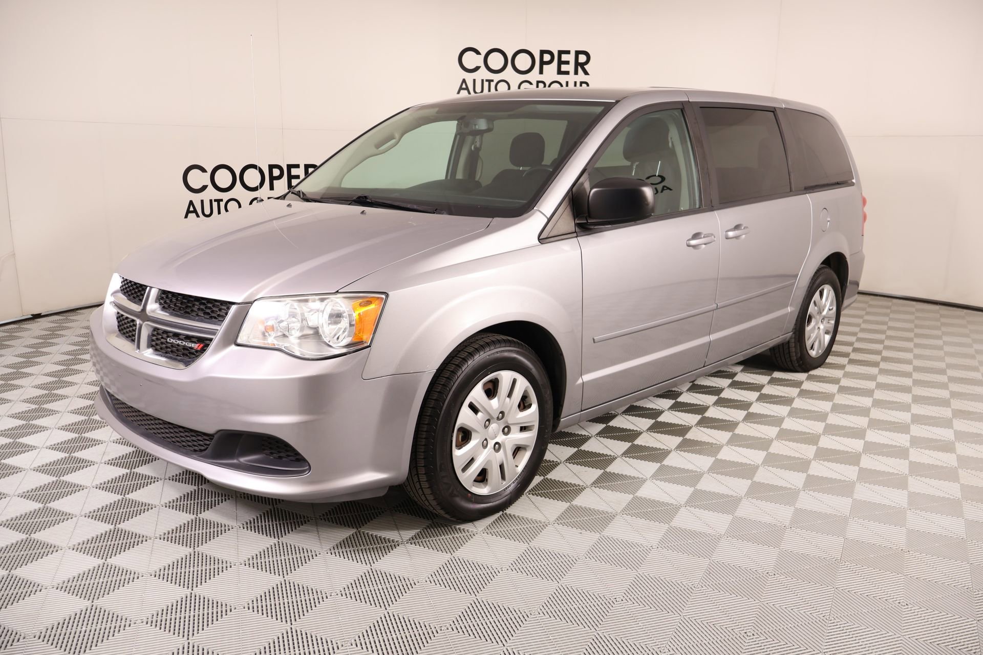 Used 2017 Dodge Grand Caravan SE w/ Power Window Group FWD image 9