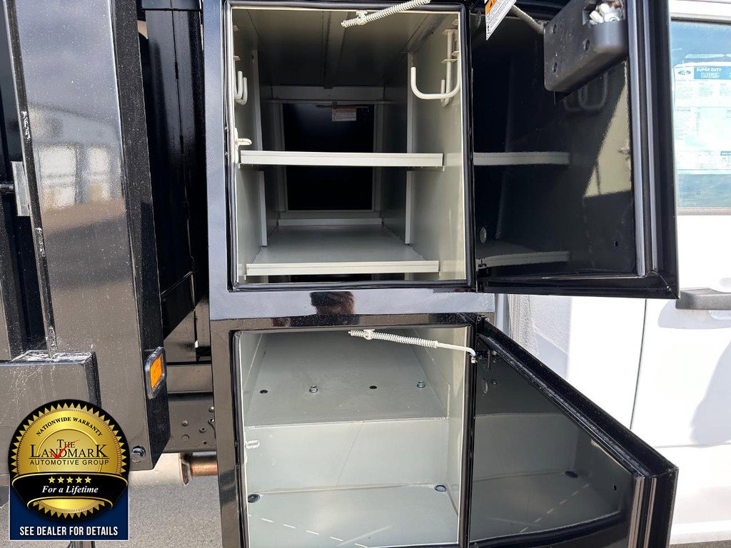 Used 2023 Ford F550 4x4 Regular Cab Super Duty image 6