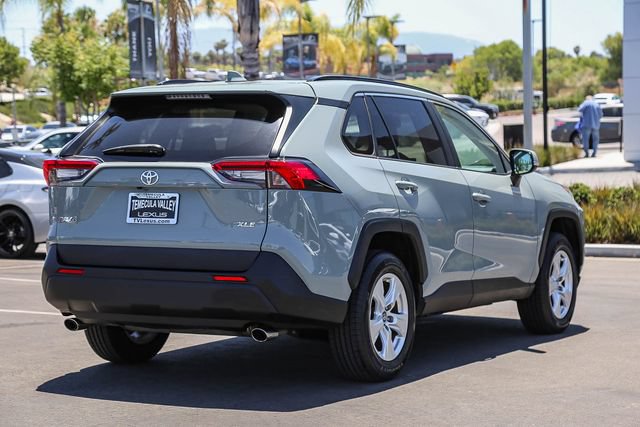 Used 2021 Toyota RAV4 XLE w/ Convenience Package FWD image 7