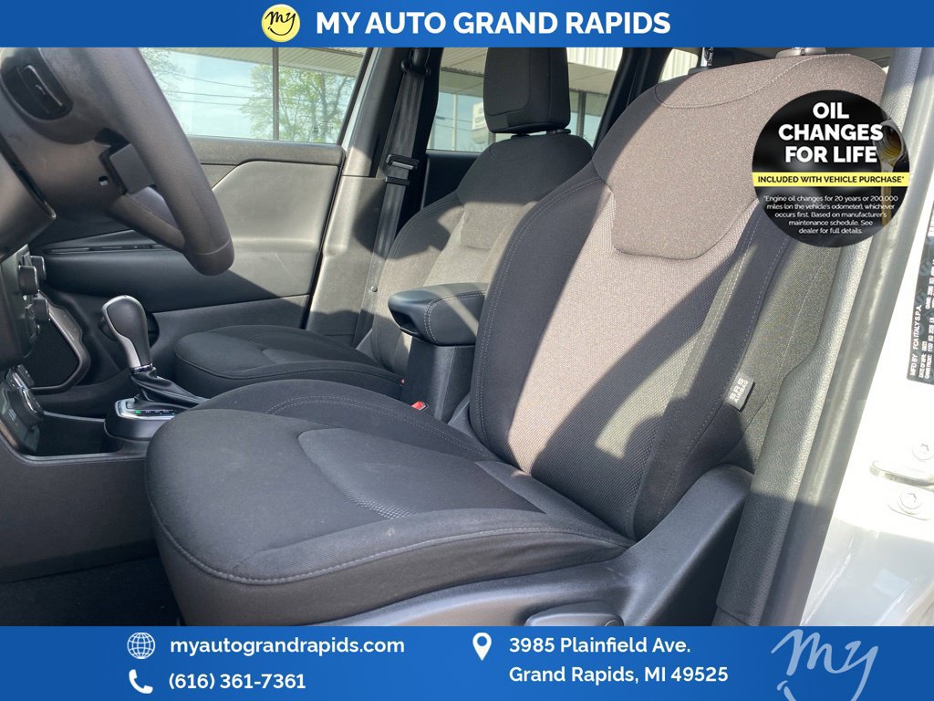 Used 2023 Jeep Renegade Latitude AWD/4WD image 14