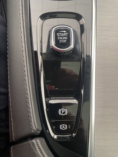 Certified 2025 Volvo XC90 B5 Core image 24