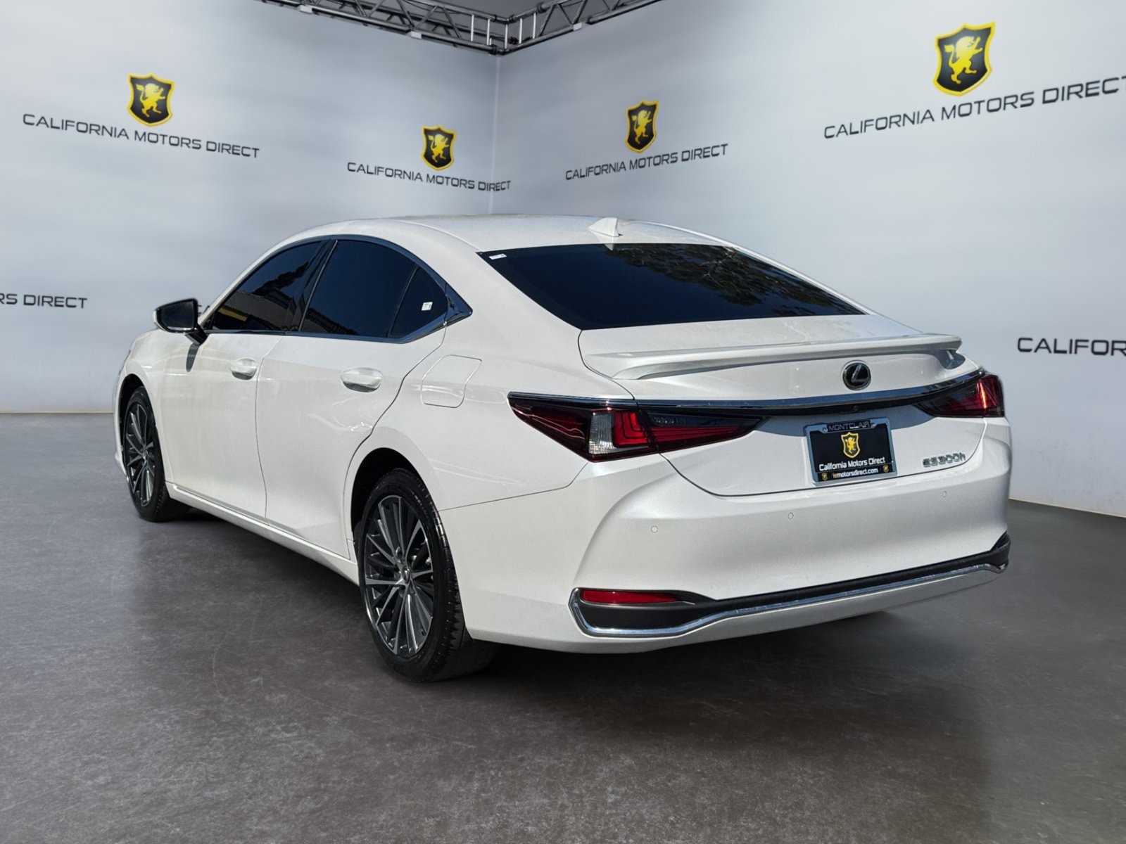 Used 2024 Lexus ES 300h w/ Premium Package FWD image 3