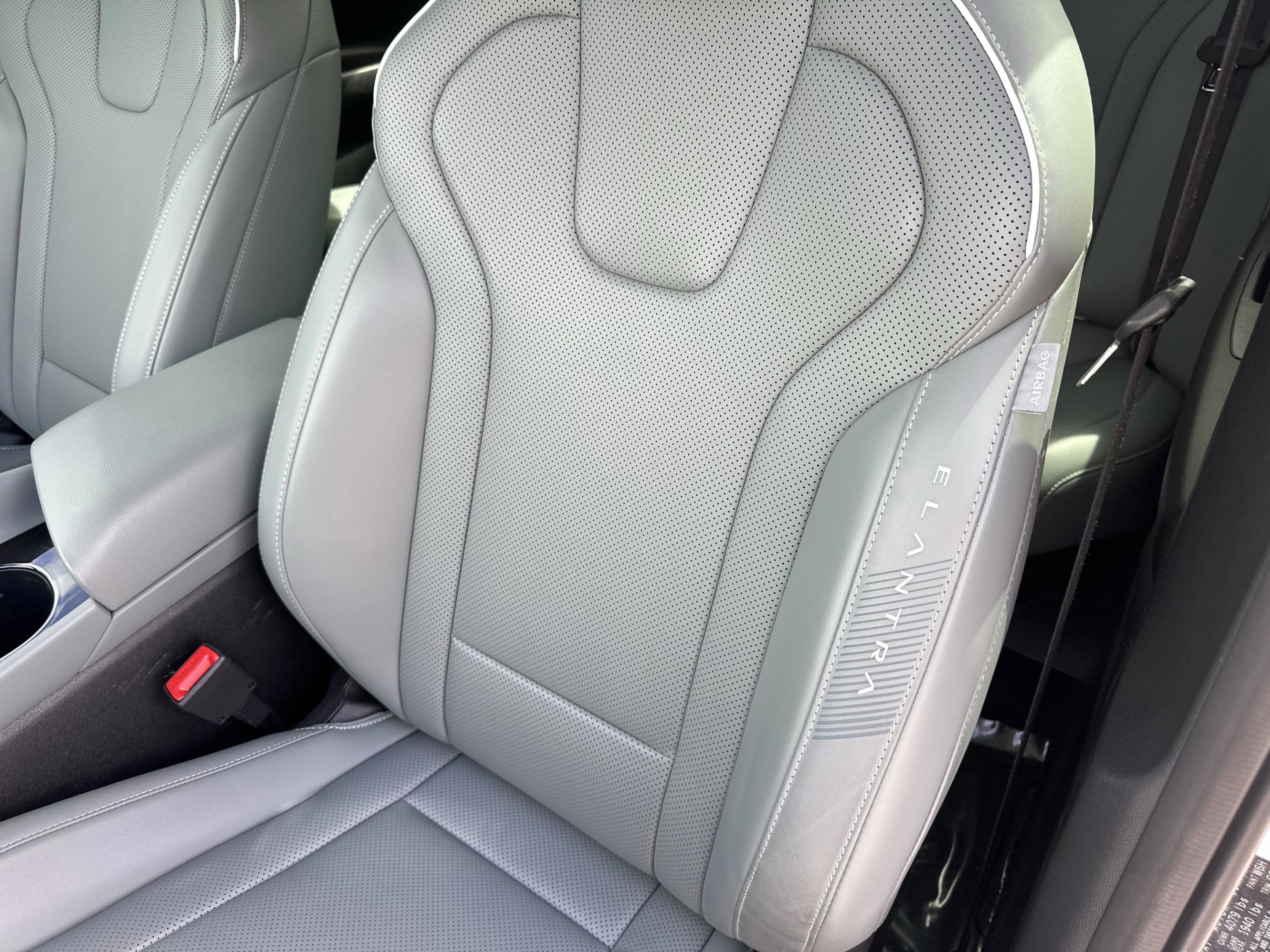 Used 2025 Hyundai Elantra Limited image 20