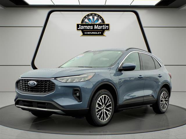 Used 2024 Ford Escape SE w/ Class II Trailer Tow Package image 1