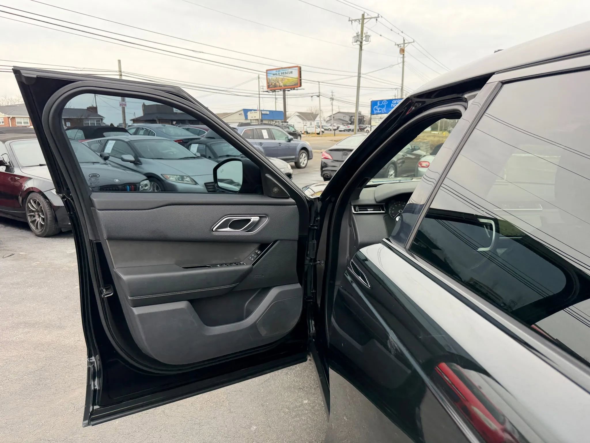 Used 2020 Land Rover Range Rover Velar S image 33