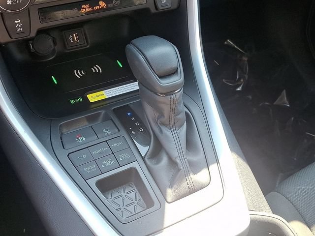 Used 2025 Toyota RAV4 XLE AWD/4WD image 16