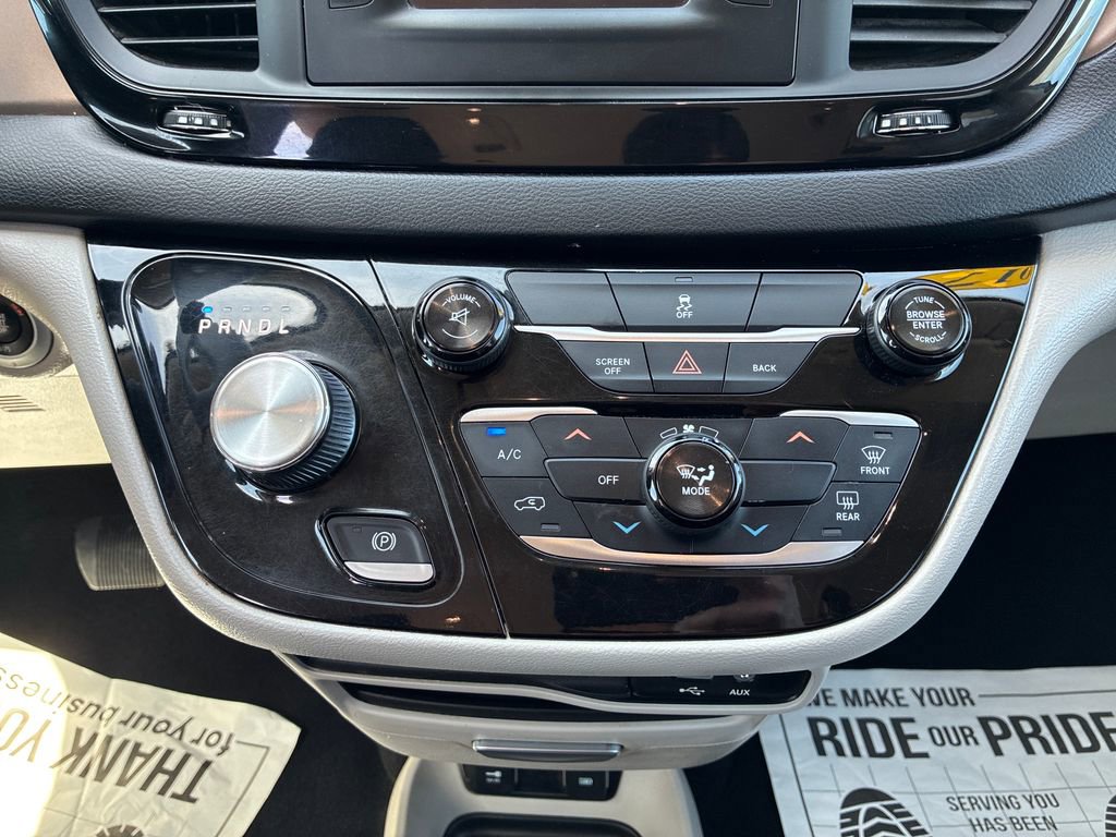 Used 2017 Chrysler Pacifica Touring FWD image 27
