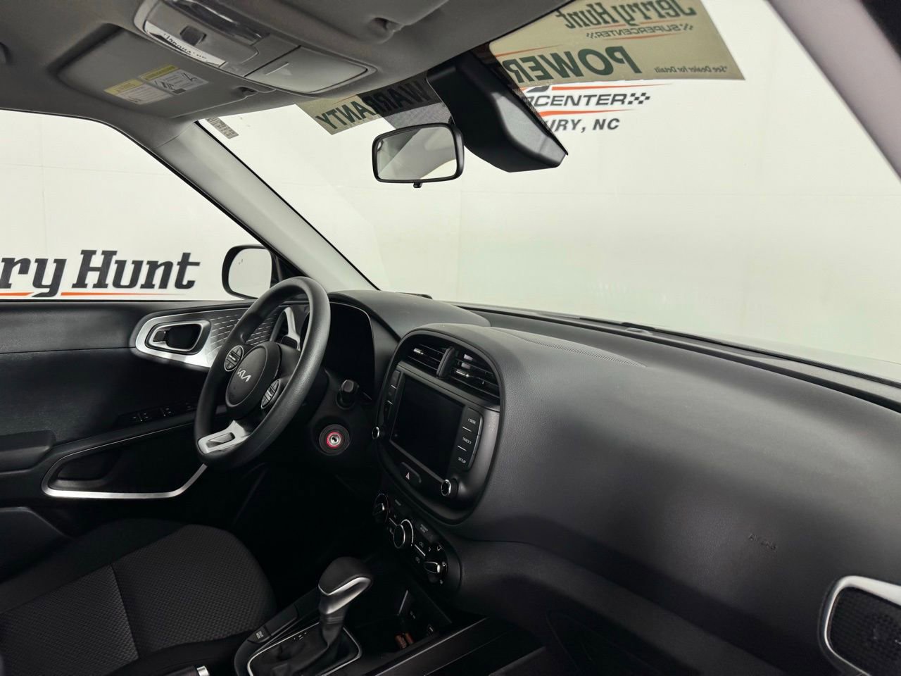 Used 2025 Kia Soul LX w/ LX Technology Package FWD image 42