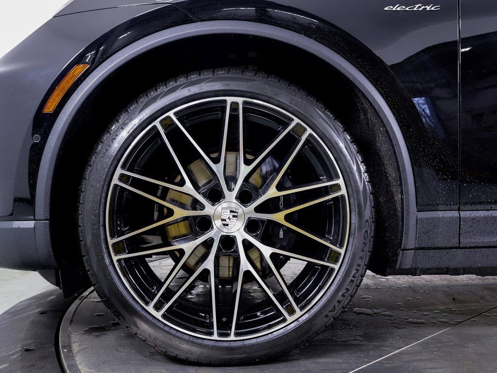 New 2025 Porsche Macan Electric image 25
