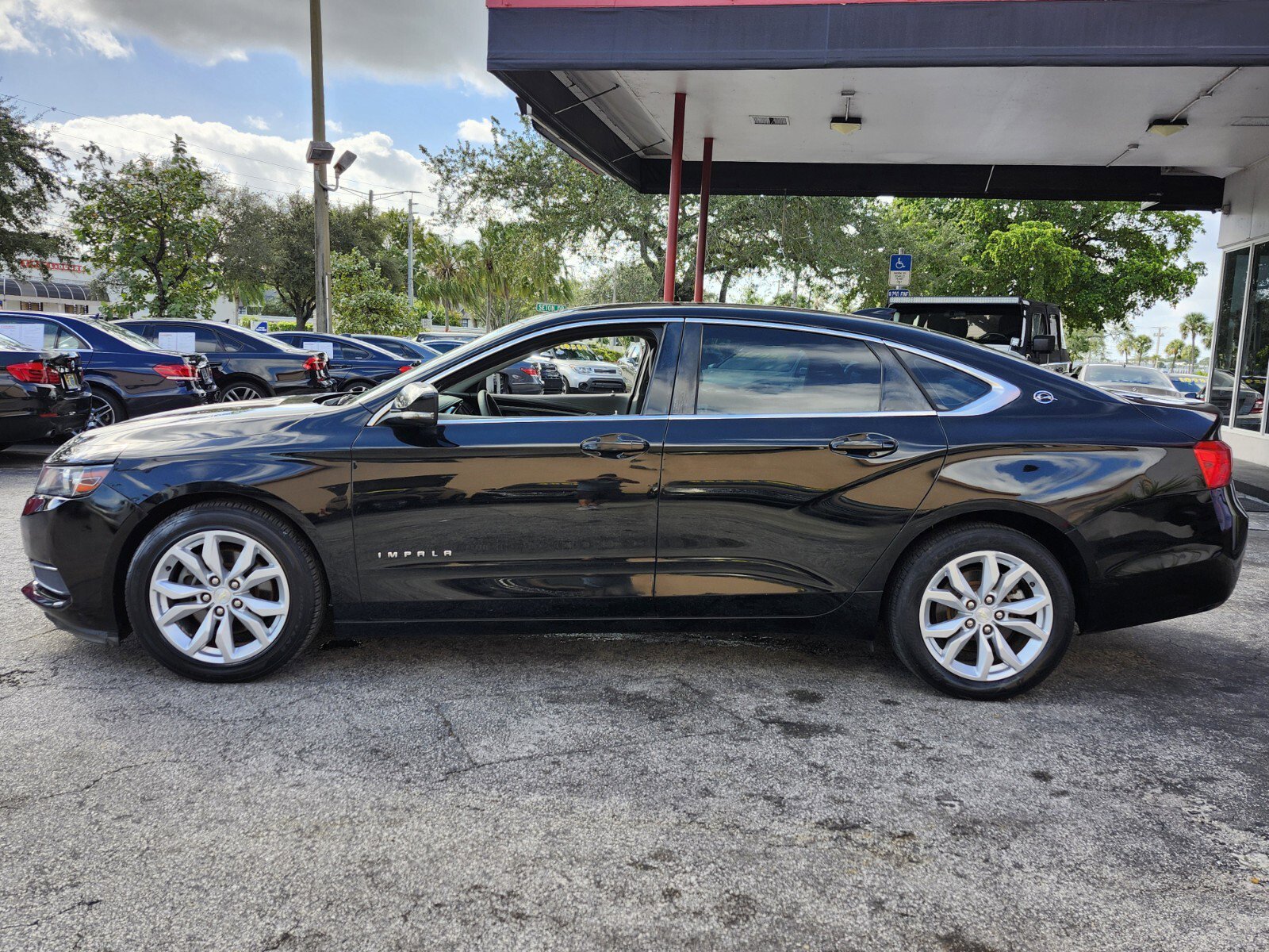 Used 2017 Chevrolet Impala LT image 2