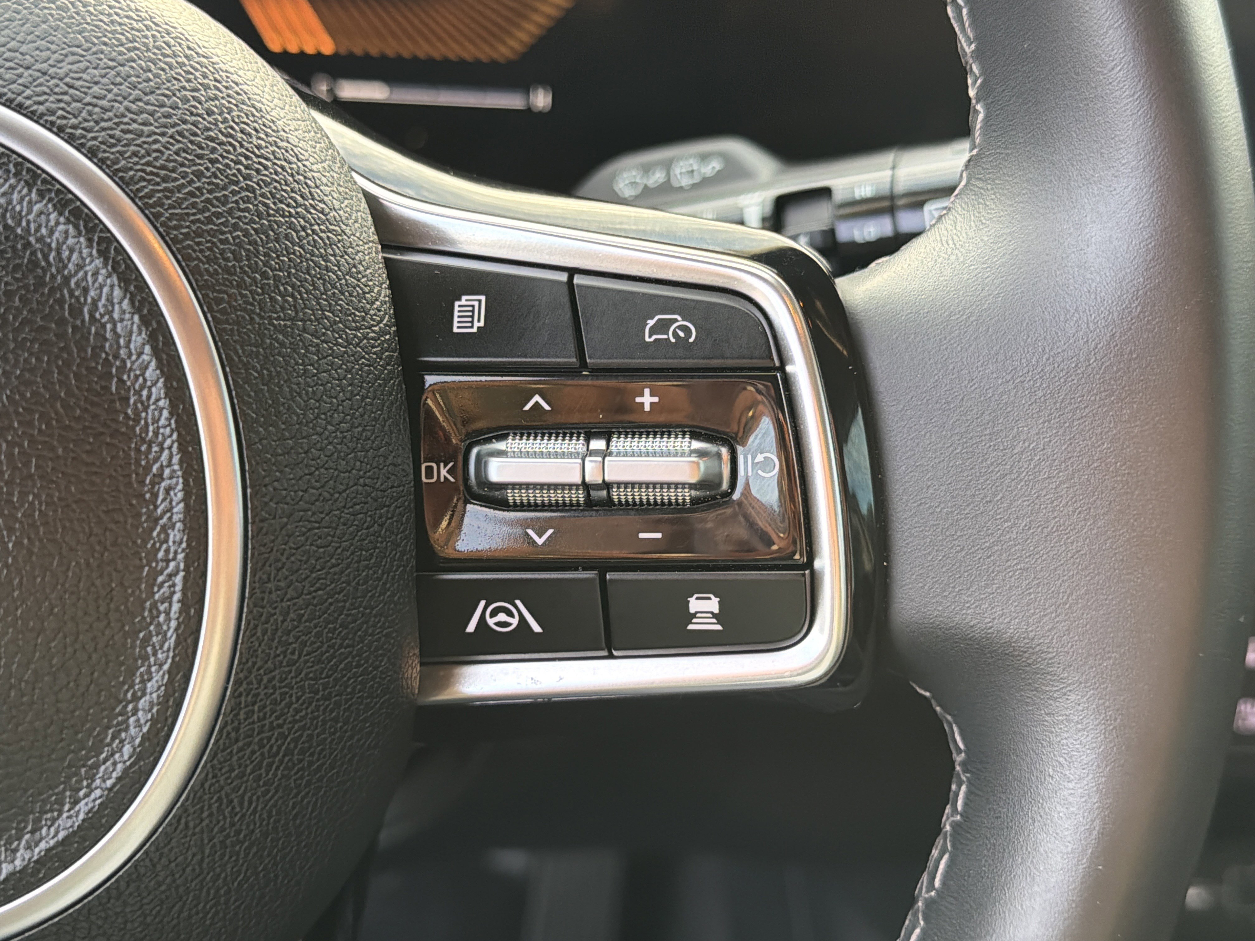 Used 2025 Kia Sorento S FWD image 25