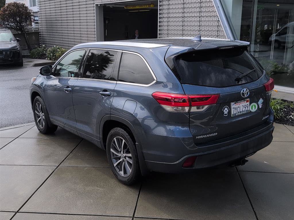 Used 2017 Toyota Highlander XLE AWD/4WD image 8