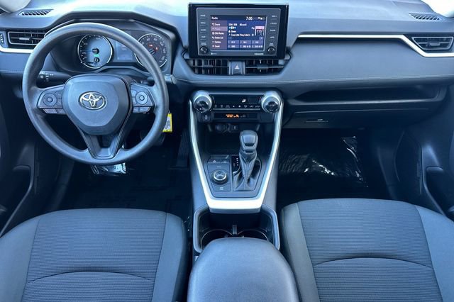 Used 2022 Toyota RAV4 LE image 12