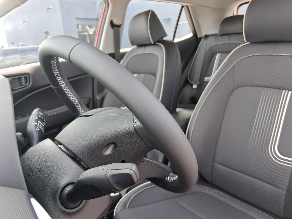 New 2025 Hyundai Venue Limited image 19