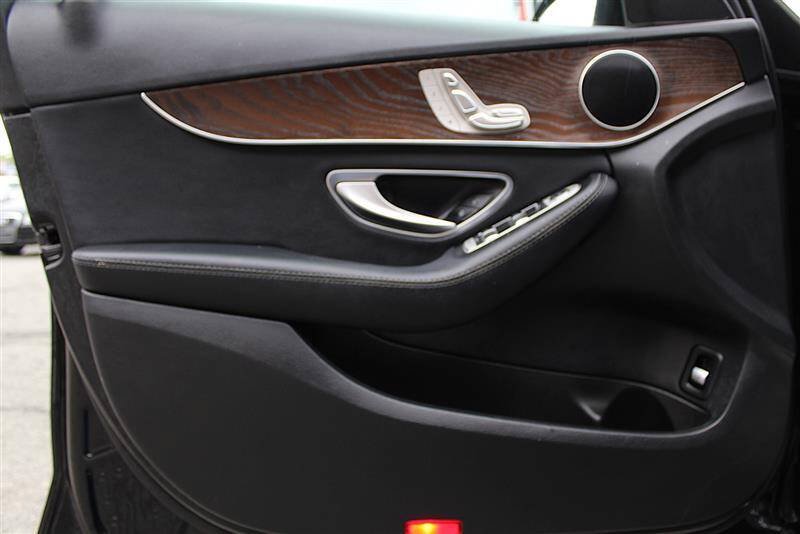 Used 2019 Mercedes-Benz C 300 4MATIC Sedan image 12