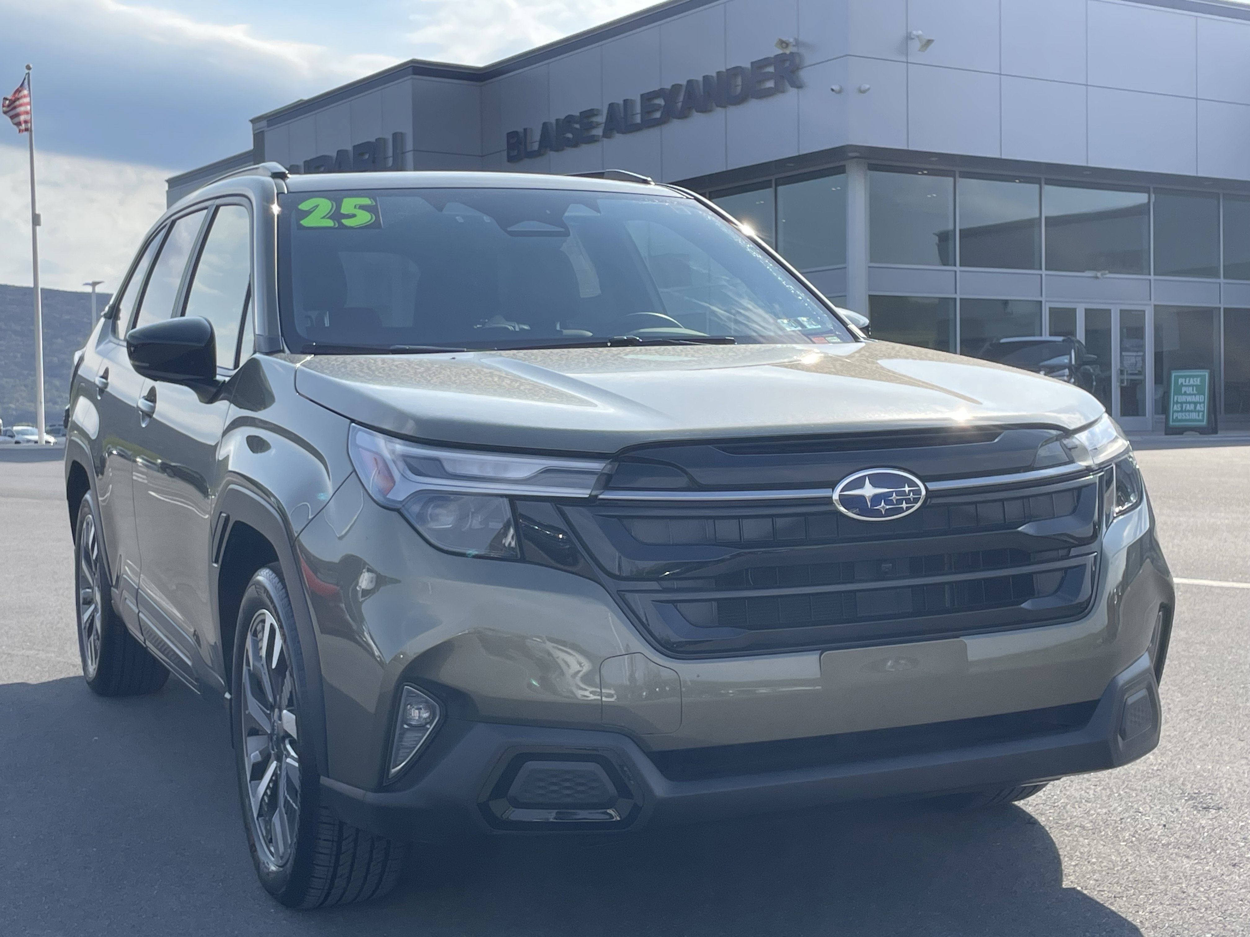 Certified 2025 Subaru Forester Touring AWD/4WD image 1