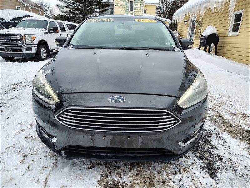 Used 2017 Ford Focus Titanium image 3