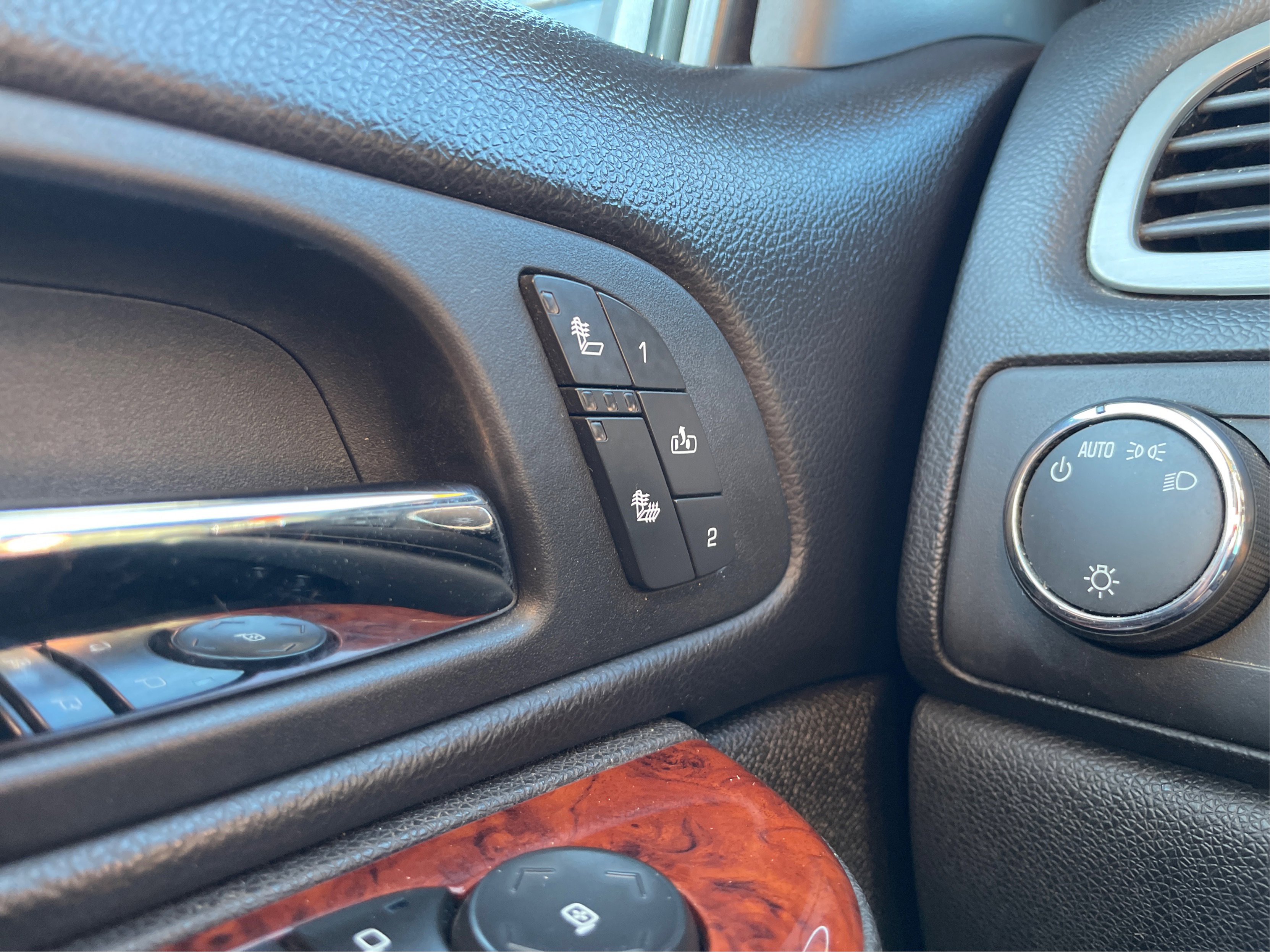 Used 2011 GMC Yukon SLT image 18