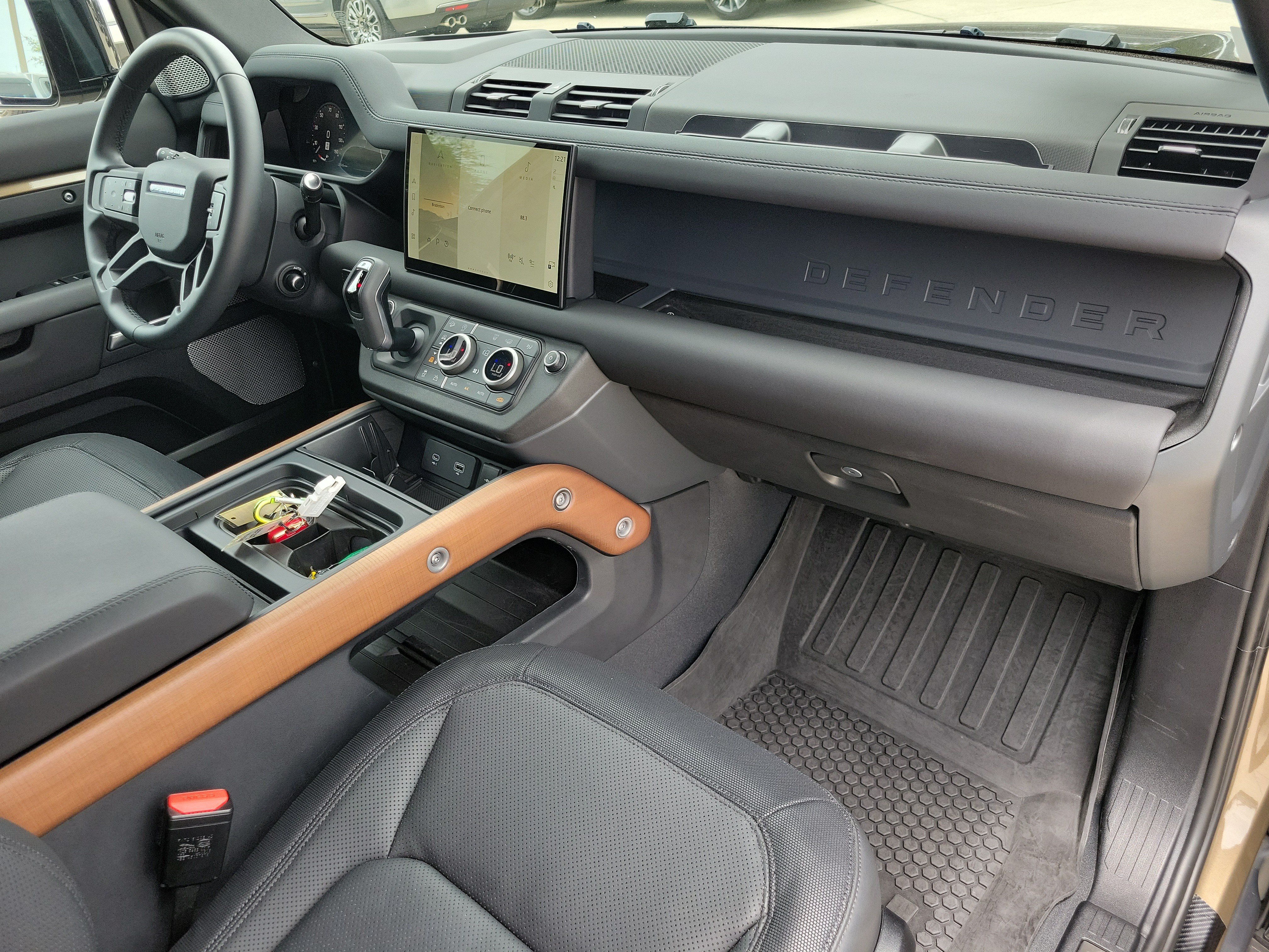 Used 2024 Land Rover Defender 130 X AWD/4WD image 11