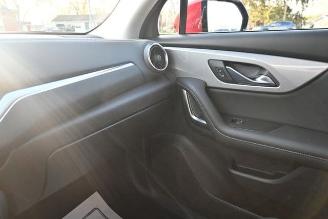Used 2023 Chevrolet Blazer LT FWD image 28