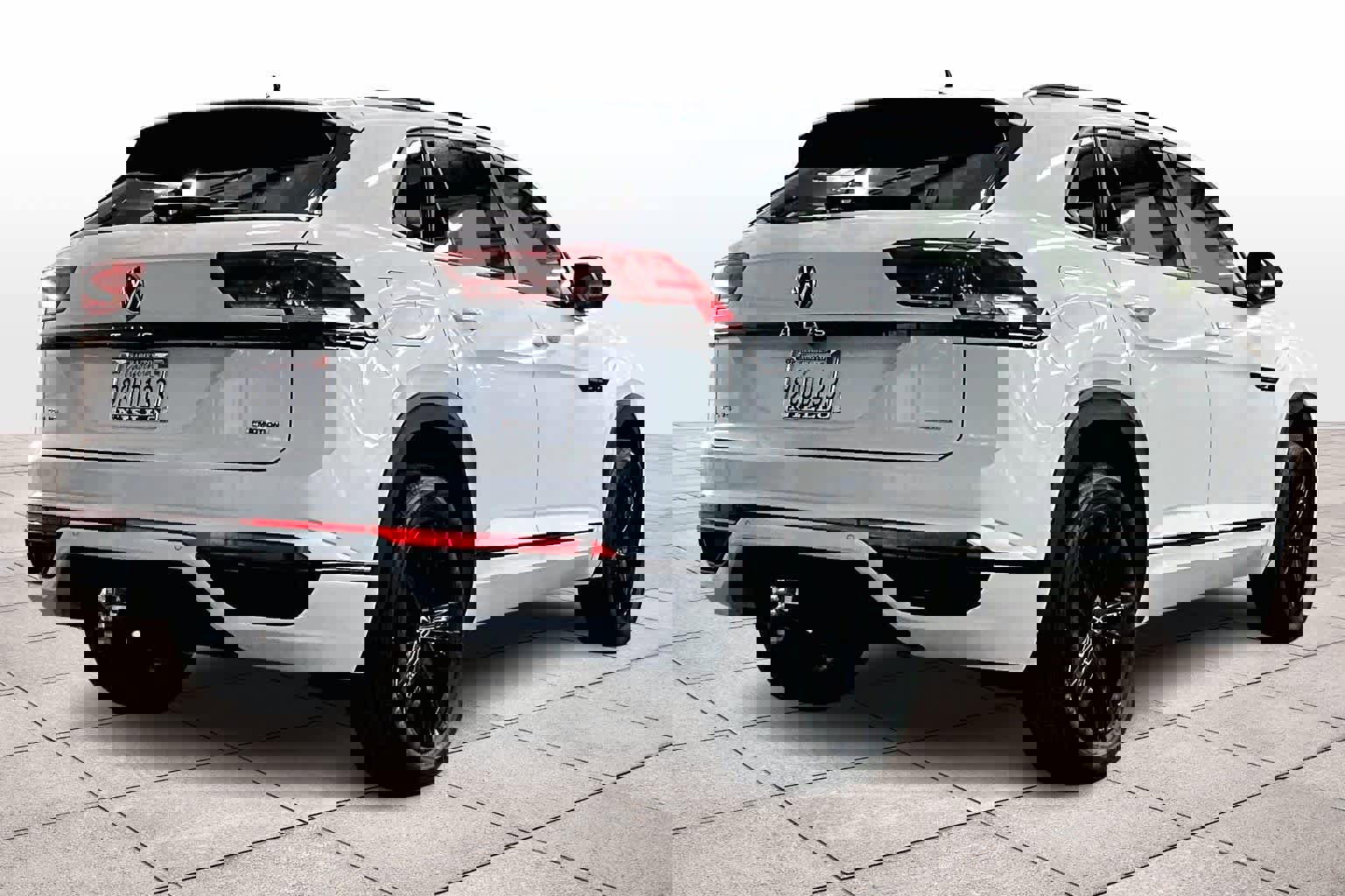 Used 2022 Volkswagen Atlas Cross Sport SEL R-Line image 16