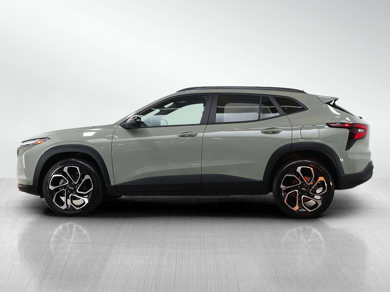 Used 2024 Chevrolet Trax RS w/ Driver Confidence Package FWD image 2
