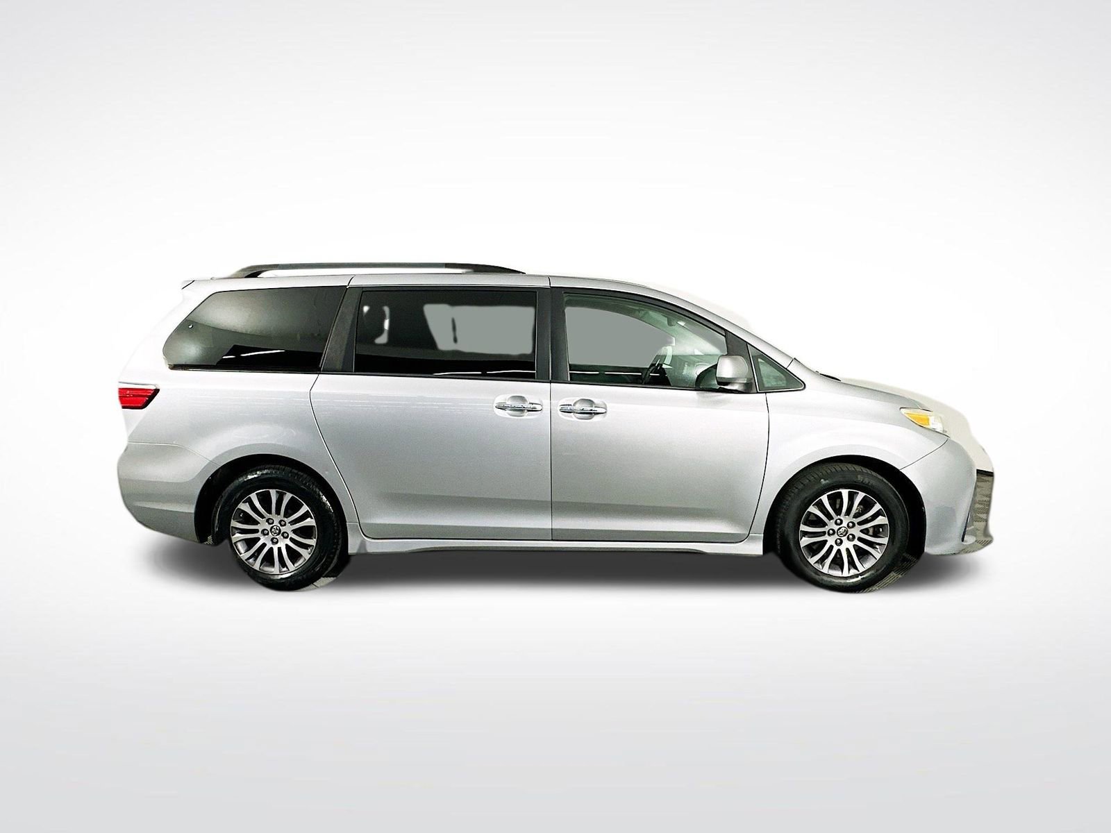 Used 2018 Toyota Sienna XLE FWD image 9