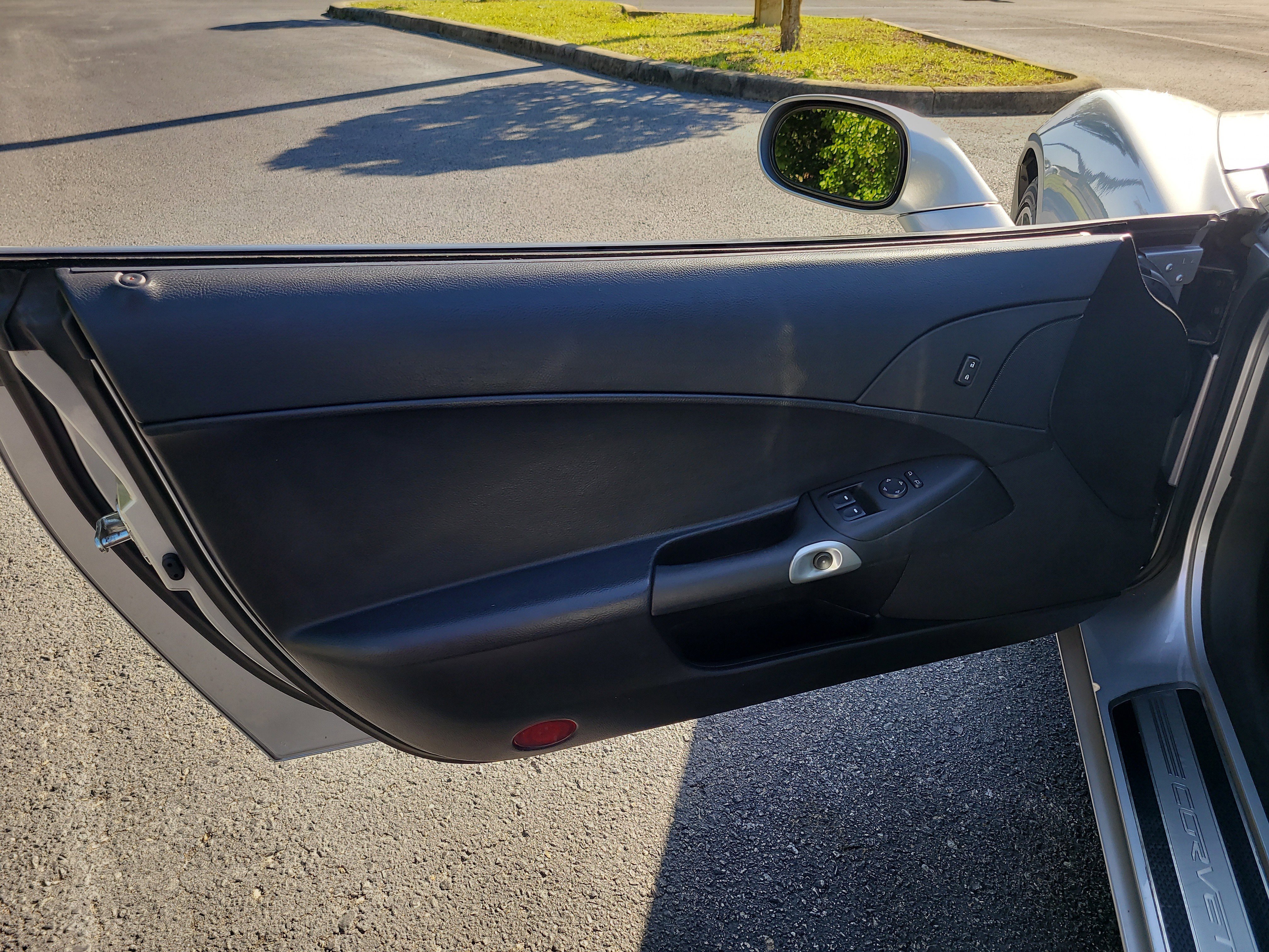 Used 2011 Chevrolet Corvette Coupe w/ Preferred Equipment Group RWD image 16