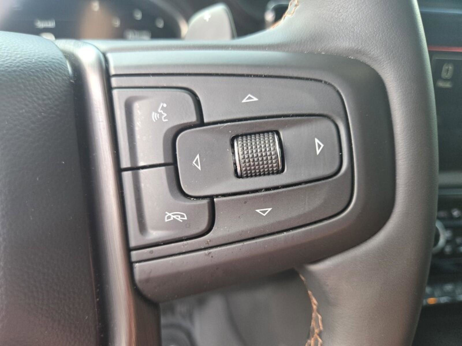 Used 2024 GMC Sierra 1500 AT4 w/ Technology Package AWD/4WD image 8