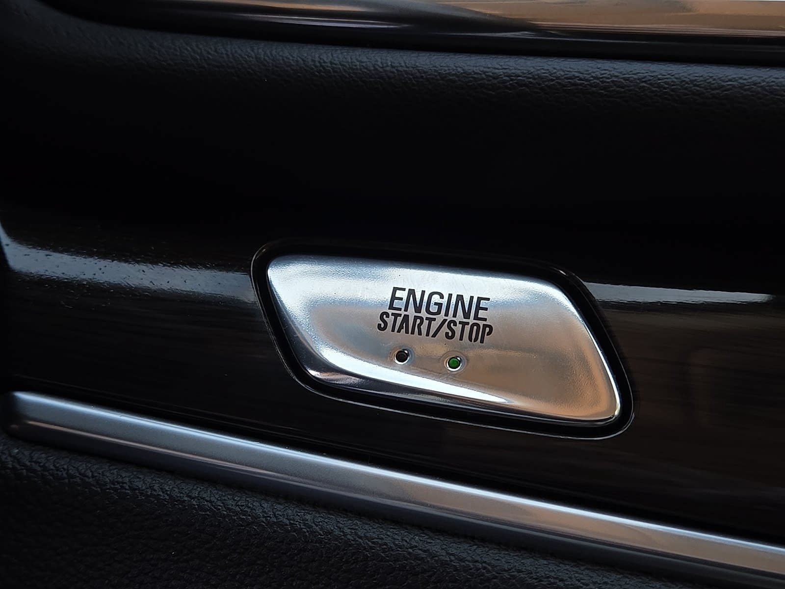 Used 2021 Buick Enclave Premium w/ Sun and Sites Package FWD image 18