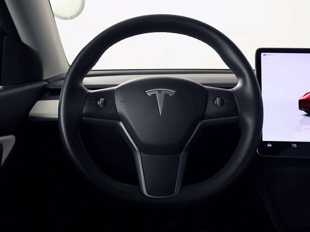 Used 2022 Tesla Model Y Long Range image 32