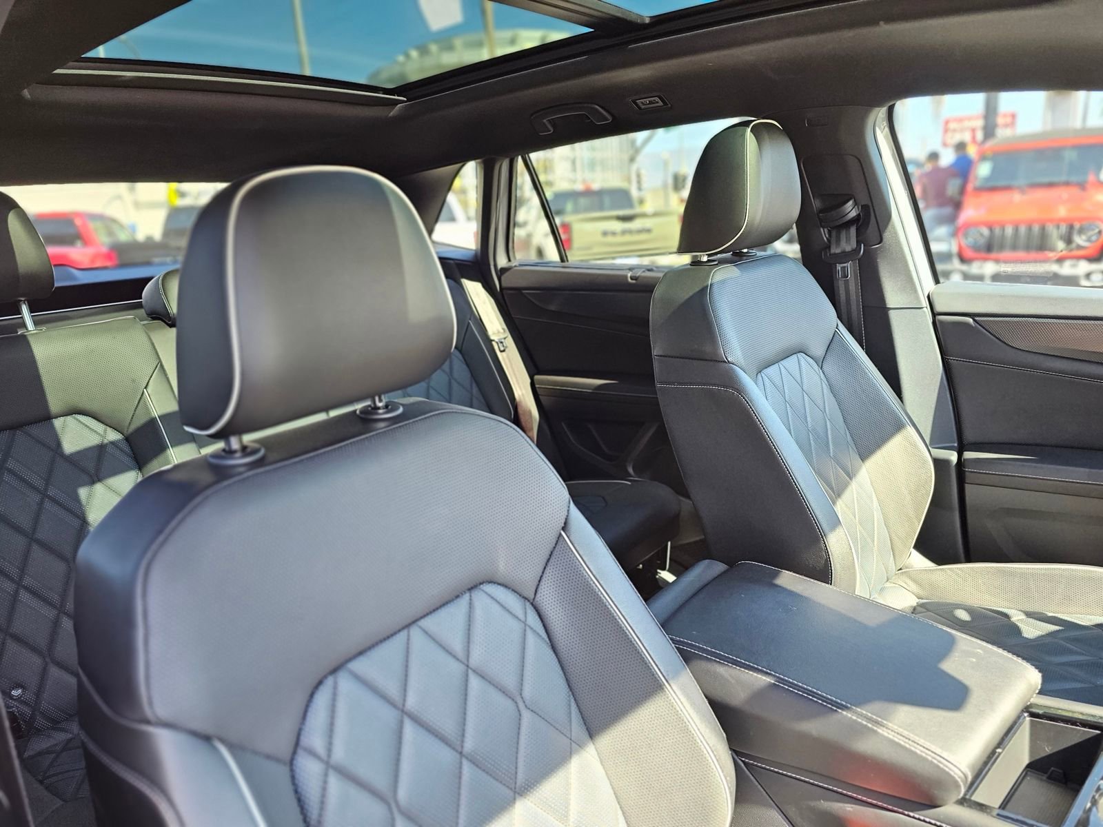 Used 2024 Volkswagen Atlas Cross Sport SEL Premium R-Line image 28