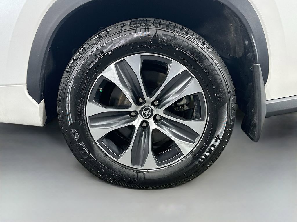 Used 2022 Toyota Highlander XLE image 34
