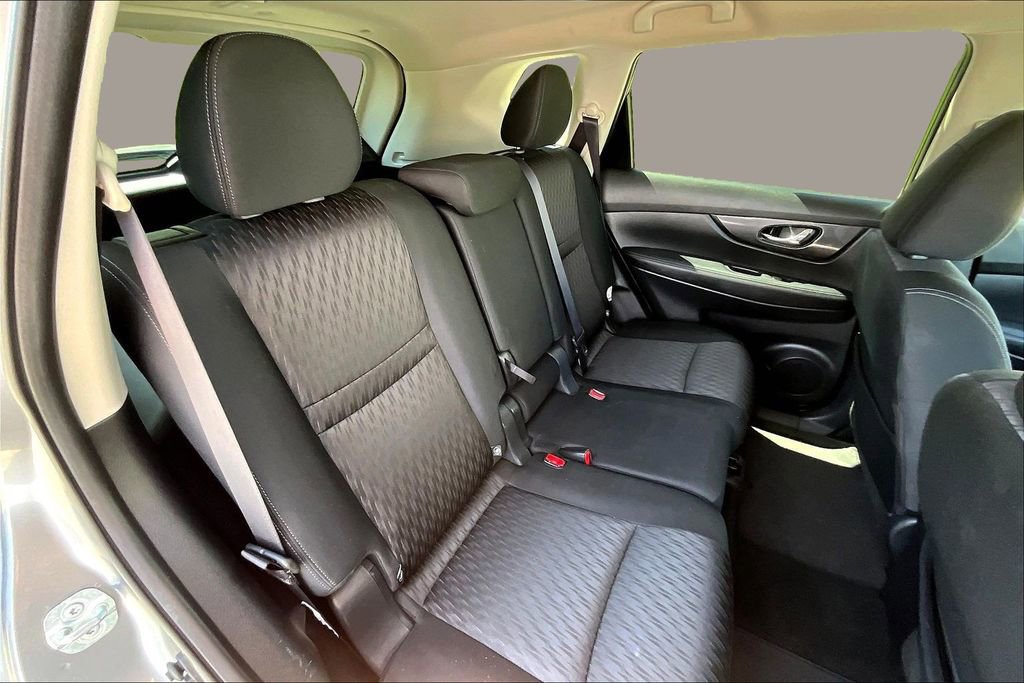 Used 2018 Nissan Rogue SV w/ Premium Package image 24