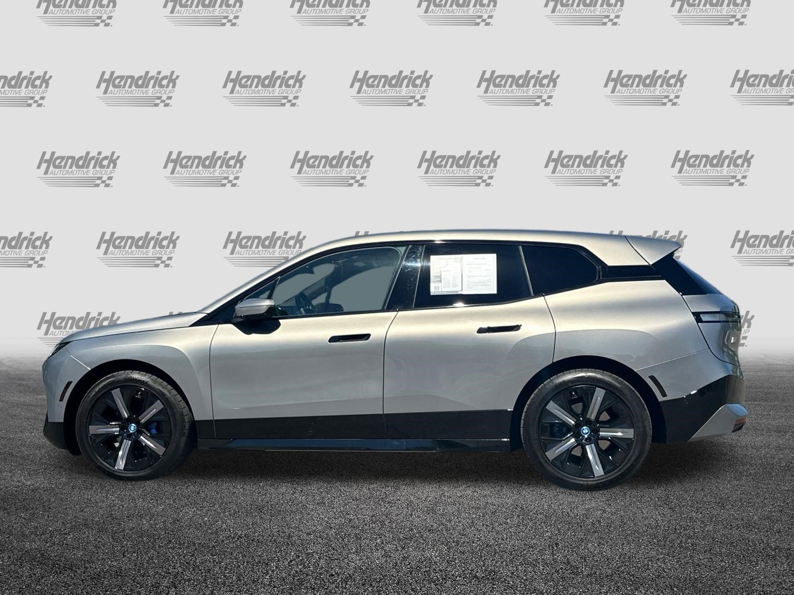 Used 2024 BMW iX xDrive50 w/ Sport Package AWD/4WD image 8