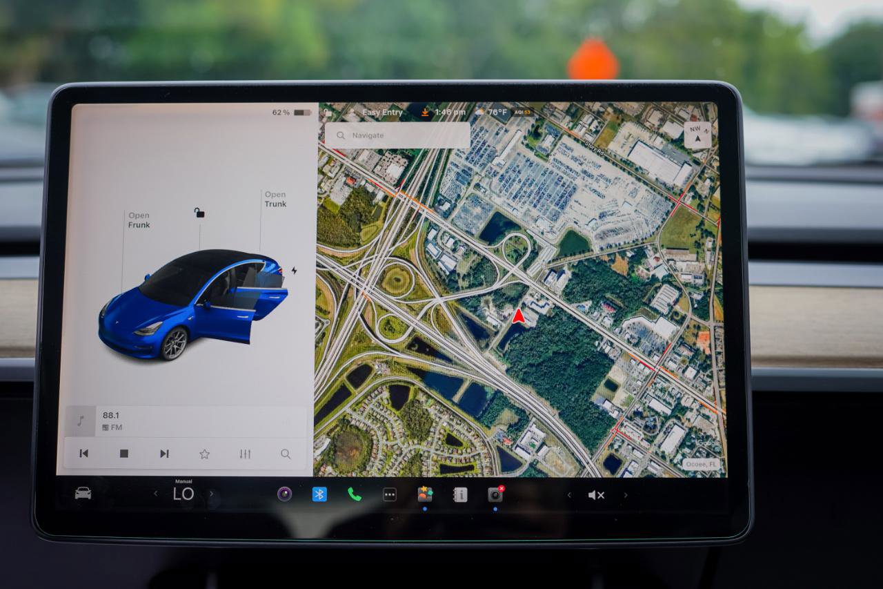 Used 2018 Tesla Model 3 Long Range RWD image 12
