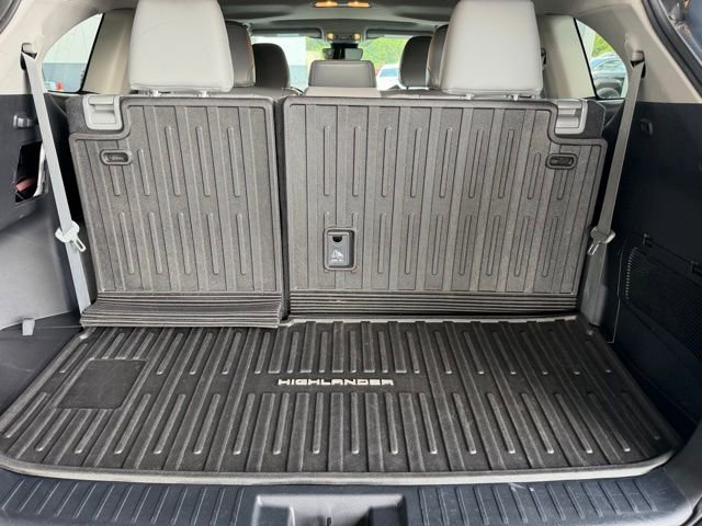 Used 2023 Toyota Highlander XLE FWD image 24