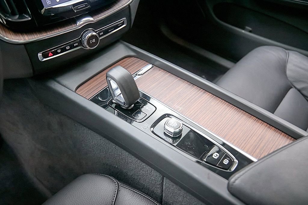 Certified 2023 Volvo XC60 B5 Plus w/ Climate Package image 17