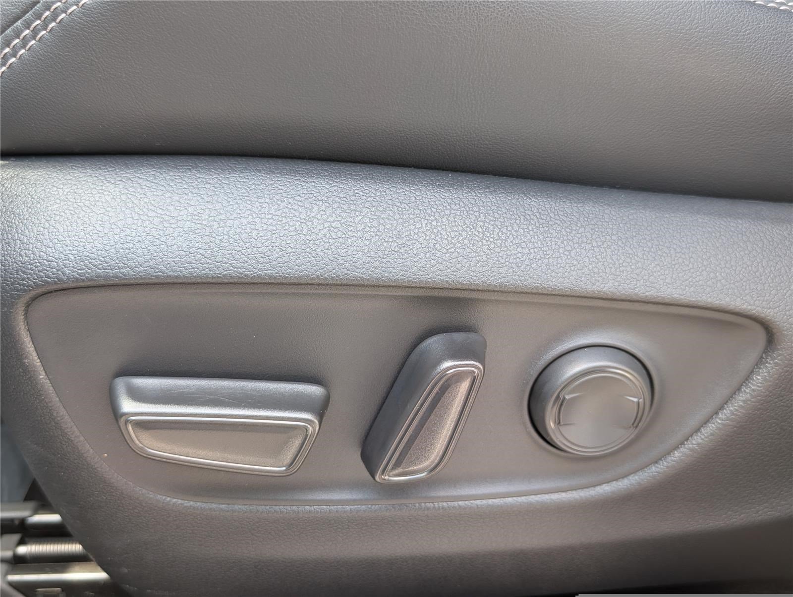 Used 2024 Toyota RAV4 XLE Premium AWD/4WD image 21