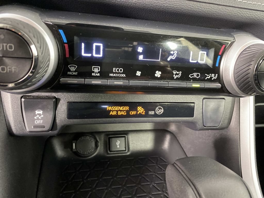 Used 2021 Toyota RAV4 LE AWD/4WD image 21