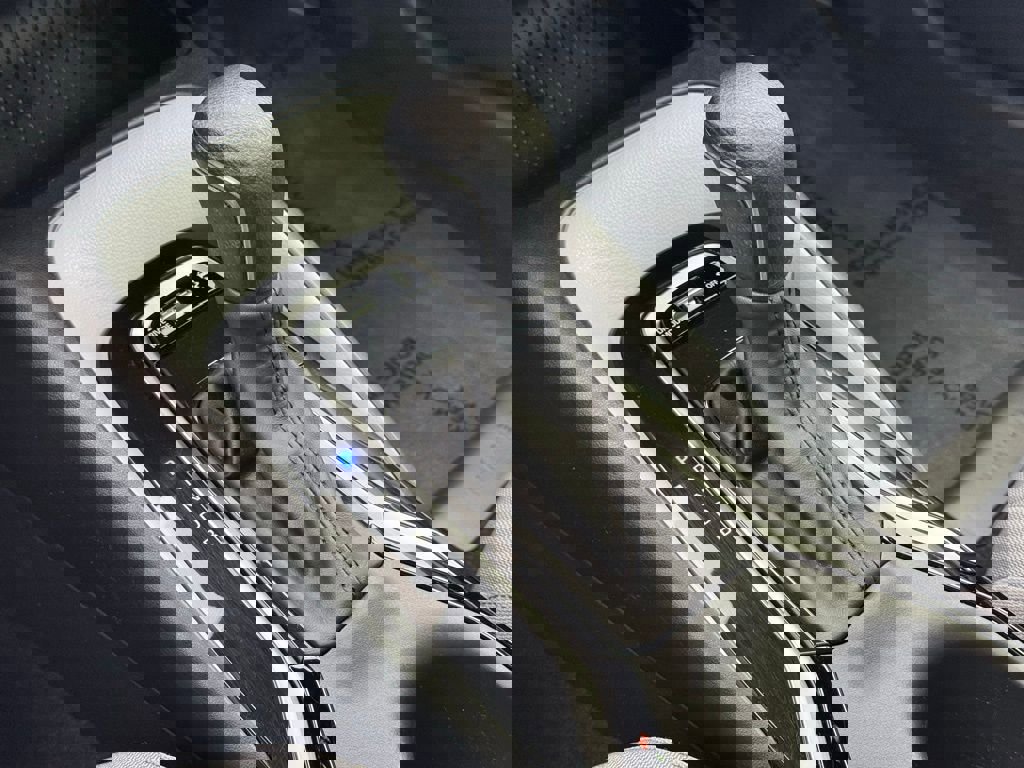 Used 2023 Toyota Corolla SE w/ SE Premium Package image 34