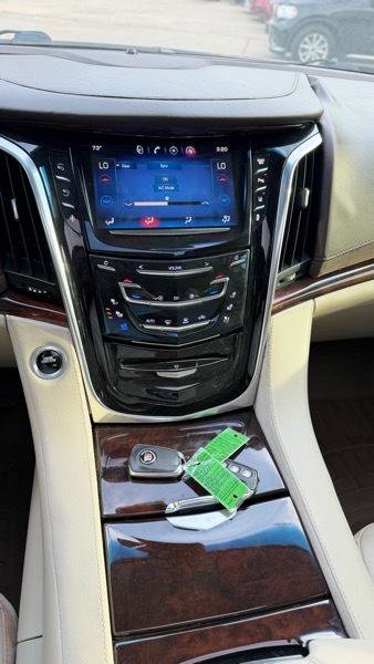 Used 2015 Cadillac Escalade ESV Luxury RWD image 11