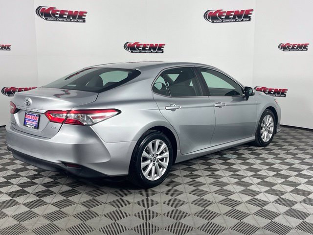Used 2018 Toyota Camry LE FWD image 3
